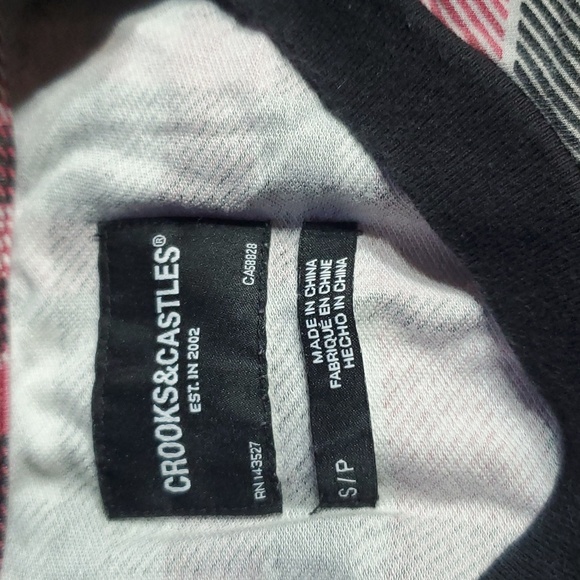 3 for $30 Crooks and Castles crop top - Picture 4 of 6